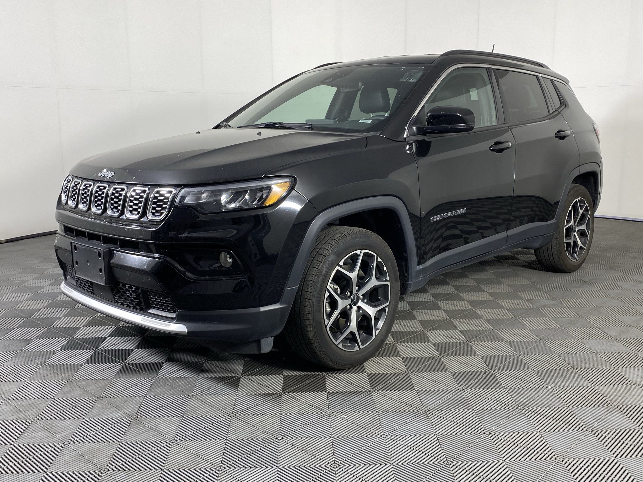 Used 2025 Jeep Compass Limited AWD/4WD image 2