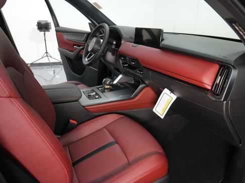 New 2025 MAZDA CX-70 Plug-In Hybrid w/ Premium Plus image 37