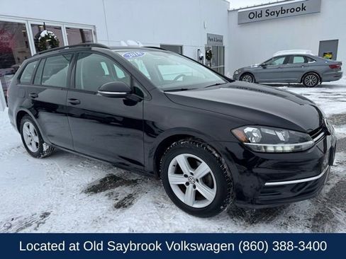 Used 2018 Volkswagen Golf SE image 3