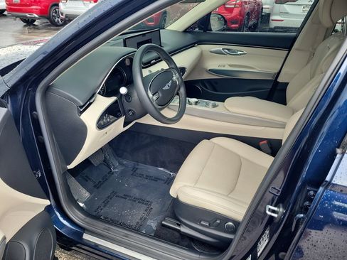 Used 2022 Genesis GV70 2.5T w/ Select Package AWD/4WD image 14