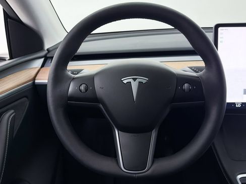 Used 2024 Tesla Model Y Long Range AWD/4WD image 3