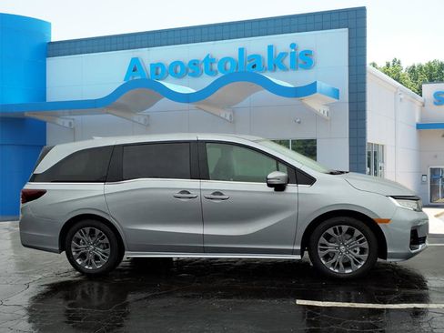 New 2026 Honda Odyssey Touring image 2