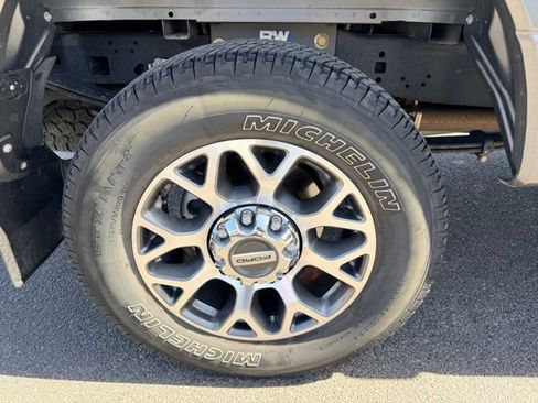 Used 2021 Ford F250 Lariat w/ Lariat Value Package AWD/4WD image 9