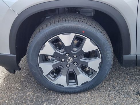 New 2026 Honda Pilot Touring image 9