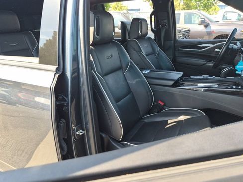 Used 2021 Cadillac Escalade ESV Sport RWD image 15