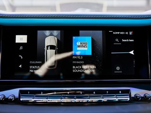 Used 2025 Rolls-Royce Cullinan image 71