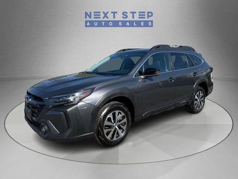 Used 2024 Subaru Outback Premium AWD/4WD image 3