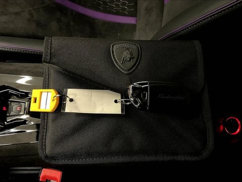 Used 2024 Lamborghini Huracan Tecnica image 21