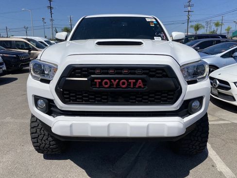 Used 2020 Toyota Tacoma TRD Sport w/ Technology Package RWD image 3