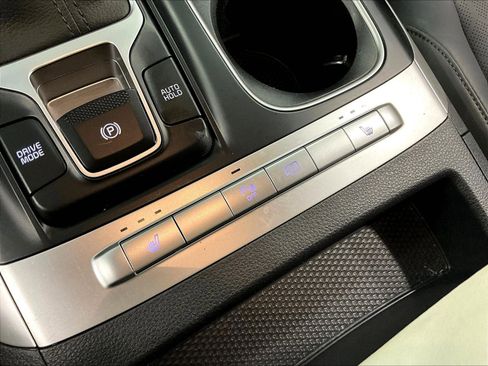 Used 2024 Kia Carnival LX FWD image 39
