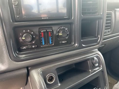 Used 2005 GMC Sierra 1500 SLE w/ Safe And Sound Package AWD/4WD image 22