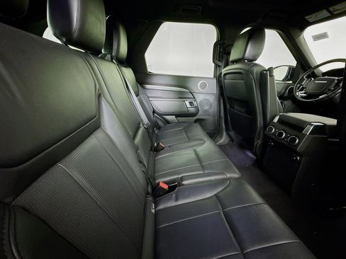 Used 2019 Land Rover Discovery SE image 26