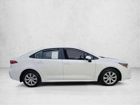 Used 2025 Toyota Corolla LE FWD image 4