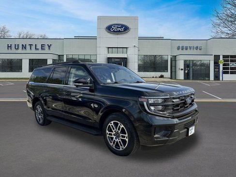 Used 2025 Ford Expedition Max Active AWD/4WD image 3