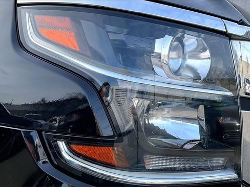 Used 2019 Chevrolet Suburban LT w/ LT Signature Package image 32