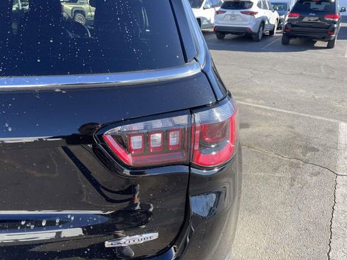 Used 2025 Jeep Compass Latitude image 18