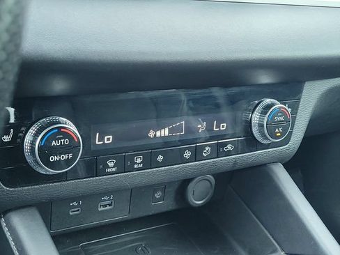 Used 2024 Mitsubishi Outlander SE FWD image 33