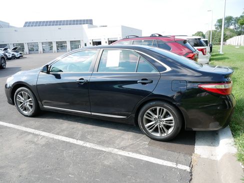 Used 2017 Toyota Camry SE FWD image 5