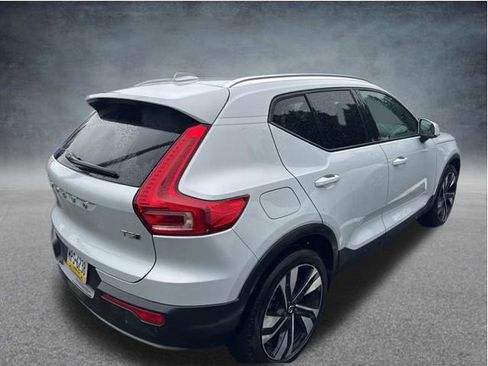 Used 2020 Volvo XC40 T5 Momentum w/ Premium Package AWD/4WD image 2