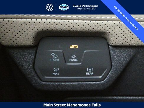 New 2025 Volkswagen Atlas Cross Sport SE AWD/4WD image 12