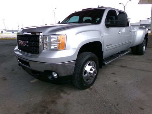 Used 2011 GMC Sierra 3500 SLT w/ SLT Convenience Package AWD/4WD image 2