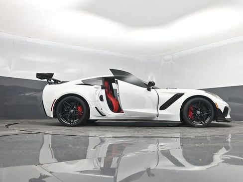 Used 2019 Chevrolet Corvette ZR1 RWD image 7
