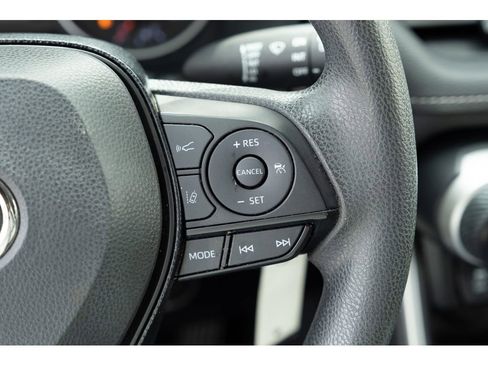 Used 2019 Toyota RAV4 LE AWD/4WD image 18
