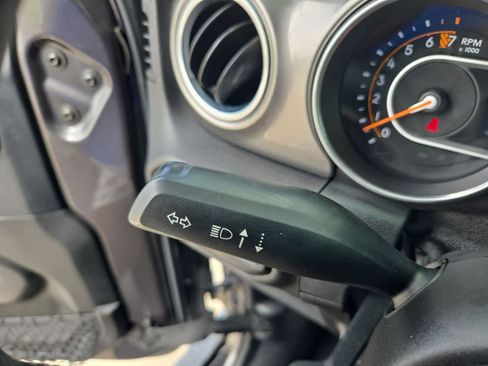 Used 2018 Jeep Wrangler Unlimited Sahara AWD/4WD image 24