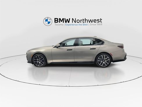 Used 2025 BMW 760i xDrive w/ Premium Package AWD/4WD image 11