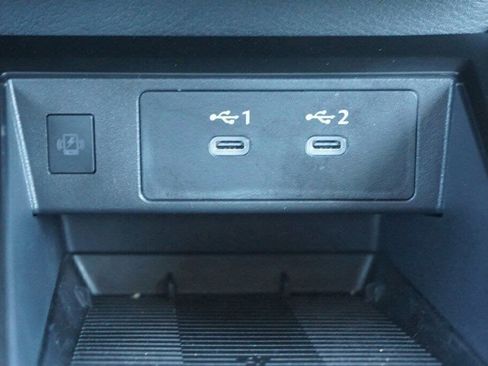 Certified 2025 Nissan Kicks SR image 22