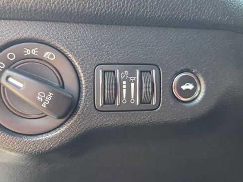 Used 2018 Dodge Challenger SXT Plus image 9