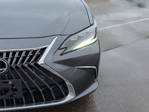 Used 2024 Lexus ES 300h Ultra Luxury image 10