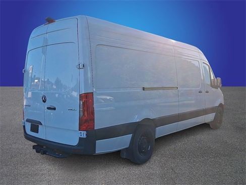 Used 2025 Mercedes-Benz Sprinter 2500 image 4