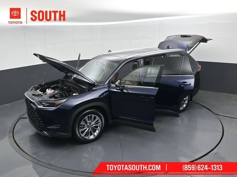 Used 2025 Toyota Grand Highlander AWD image 58