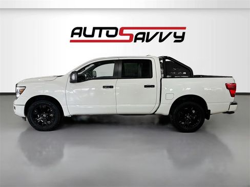 Used 2023 Nissan Titan SV w/ SV Convenience Package image 4