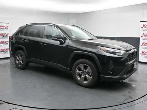 Used 2024 Toyota RAV4 XLE AWD/4WD image 2