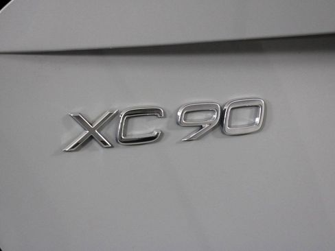 New 2026 Volvo XC90 T8 Plus w/ Protection Package Premier image 16