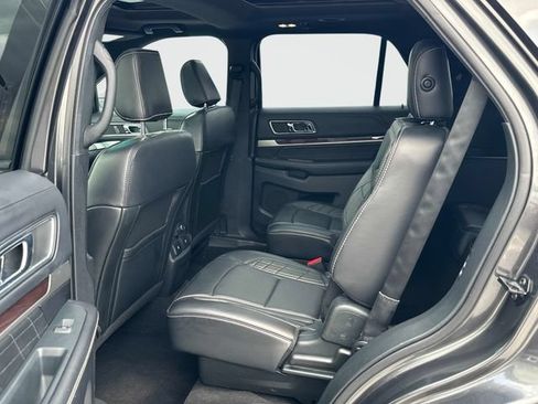 Used 2019 Ford Explorer Platinum AWD/4WD image 17