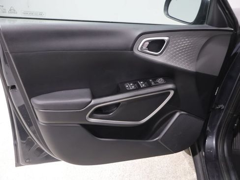 Used 2024 Kia Soul LX w/ Option Group 015 FWD image 11