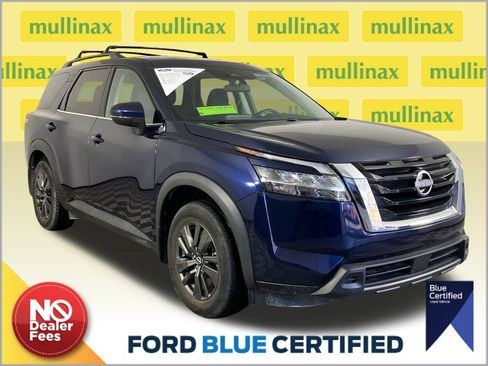 Used 2022 Nissan Pathfinder SV w/ SV Premium Package image 1