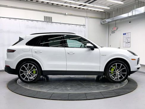 Used 2022 Porsche Cayenne E-Hybrid image 8