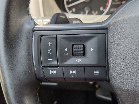 Used 2025 Nissan Rogue SV AWD/4WD image 16