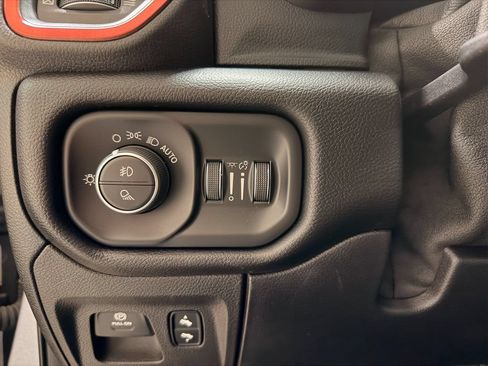 Used 2019 RAM 1500 Rebel AWD/4WD image 17