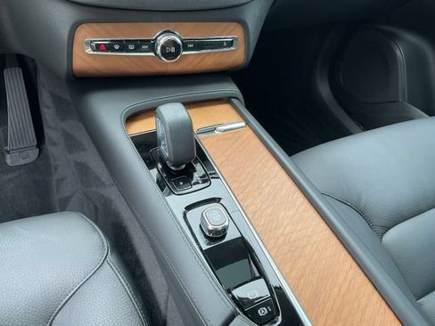 Certified 2024 Volvo XC90 T8 Plus w/ Protection Package Premier AWD/4WD image 16