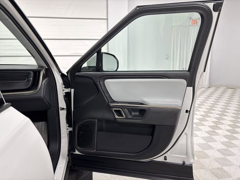 Used 2023 Rivian R1S Adventure image 18