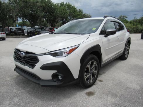 Used 2024 Subaru Crosstrek 2.0i Premium w/ Crosstrek Mirror Package AWD/4WD image 4