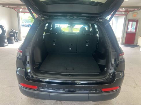 New 2025 Jeep Grand Cherokee 4WD image 14