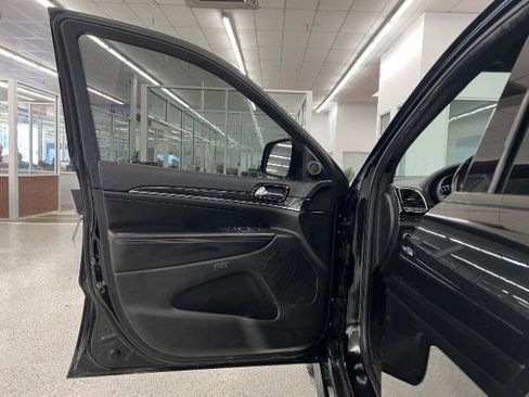 Used 2019 Jeep Grand Cherokee Trailhawk AWD/4WD image 31