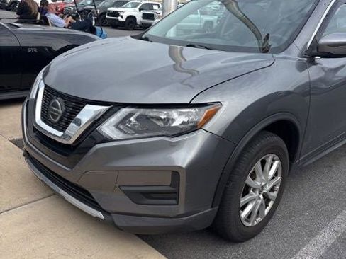 Used 2019 Nissan Rogue SV image 1