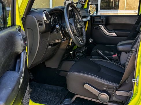 Used 2016 Jeep Wrangler Unlimited Sahara w/ Connectivity Group image 10